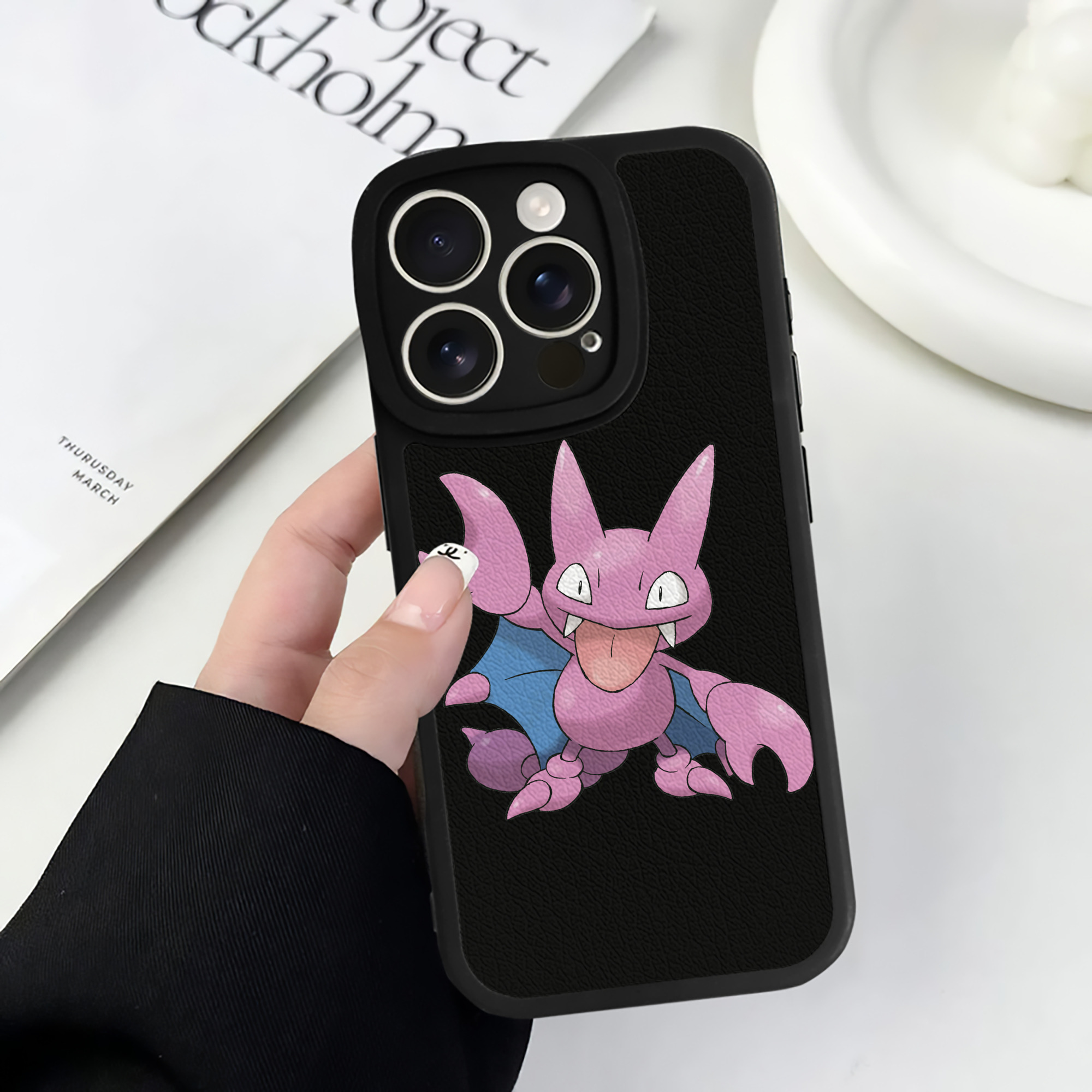 （画像用） ポケットモンスター Pokémon 【iPhone 16シリーズ対応】シリコンスマホケース（レザー調） 材質：シリコン